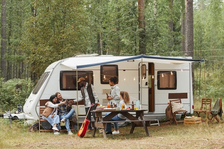 How to Make New Friends While Traveling in an RV