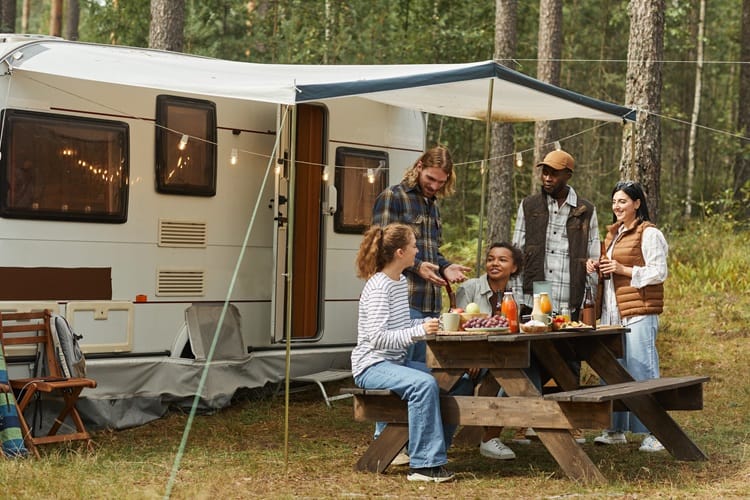 What are the Best Outdoor Activities to Enjoy While Traveling in an RV?